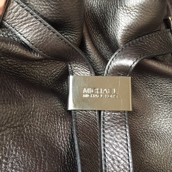 Michael Kors Beverly gunmetal shoulder bag - Picture 2 of 6